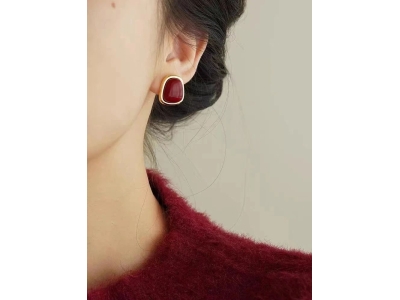 这9件饰品，重回经济上行时期时髦感
