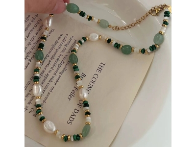 一 穿 就 出 圈，复 古 绿 才 是 秋 冬 氛 围 感 之 王